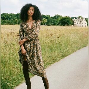 Doen Delfina Dress in Noir Narcissus Floral. Brand new with tags.